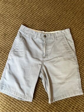 Free World Discord Relaxed Shorts. Men’s size 28. Comfy Light Gray. GUC!